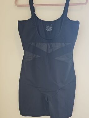 Cacique Black Open-Bust Thigh Shaper. Size 22/24. Great Condition.